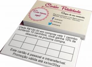 Cartão Fidelidade Cochê 250g 48x88mm Frente colorida e tons de cinza no verso Verniz total brilho frente Refile 